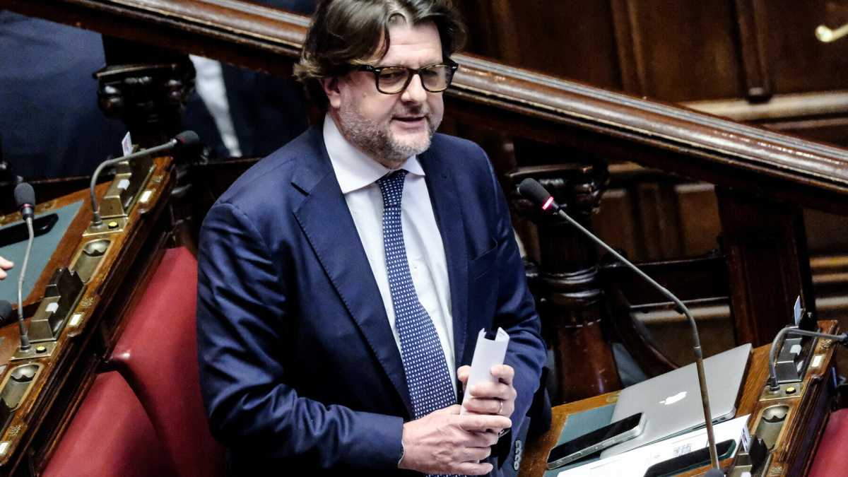 “Unicredit e Mediobanca non hanno fatto l’interesse nazionale. Il governo deve intervenire sul risiko bancario”. Parla Osnato (FdI)